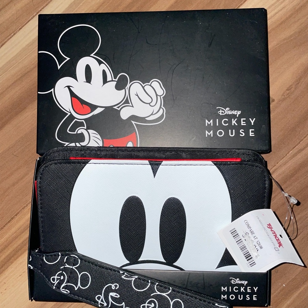 NWT Disney Mickey Mouse Black and White Wallet Wristlet
